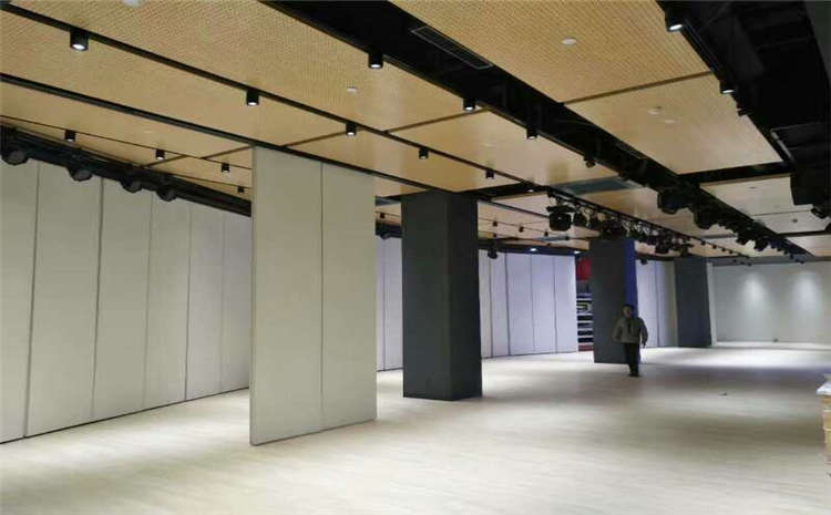 22厚風(fēng)雨操場運(yùn)動地板批發(fā)