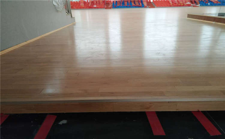 20厚風雨操場地板怎么保養(yǎng)？