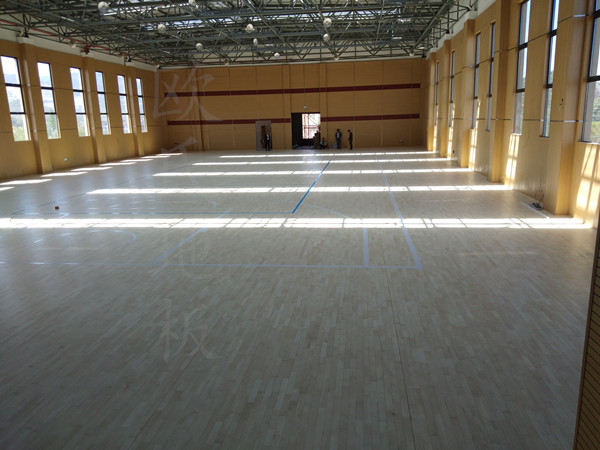 選擇了歐氏木地板，從安裝到售后可以放一百條