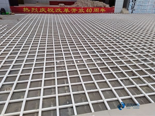 怎么防止籃球場(chǎng)專(zhuān)用實(shí)木地板出現(xiàn)劃痕？