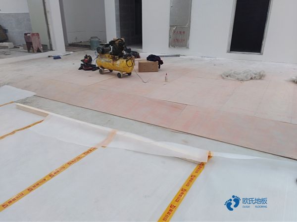 籃球場專用木地板價(jià)格是多少錢？